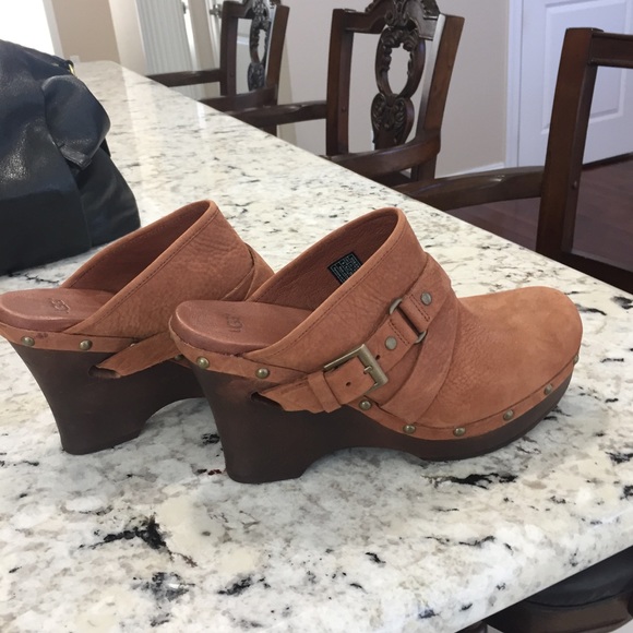 Ugg size 8 - Picture 2 of 4